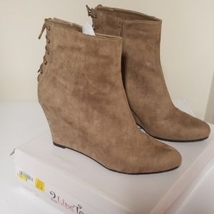 Wedge taupe ankle booties